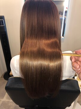 アールサロン アオヤマ(Rr SALON AOYAMA) プラチナミネコラストレート