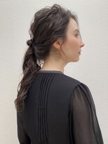 クオリア(QUOLIA) カジュアルなポニーテールヘアアレンジ