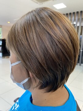 ベランダ ヘア 大人ショートボブ