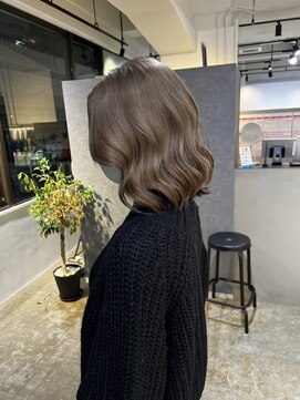 メリー オオサカ(Merly Osaka) ミディアムスタイルに合うカラー_まろやかアッシュブラウン_