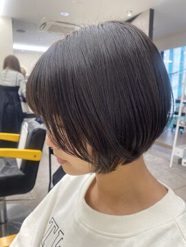 ラフィット 下大利店(lafit) 小顔ショートボブ/ lafit 下大利 @kaji_de_experiences