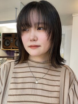 アンプラグド(unplugged) 顔周りレイヤーの外はねボブ