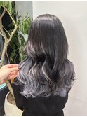 巻き髪ミディアムセミロングインナーカラー前髪カット