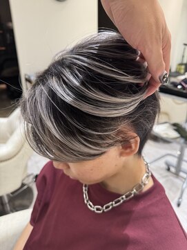 バース 梅田中崎町店(BIRTH) シルバーメッシュブリーチダブルカラーセンターパート