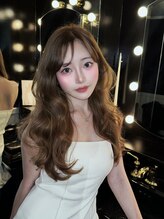 イェンホン 艶紅(Yan Hong 艶紅) 【#新宿美容室#ワンホンメイク#羽エクステ#ヘアアレンジ】