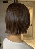 切りっぱなしボブ外ハネボブワンカラーマロンブラウンカラー