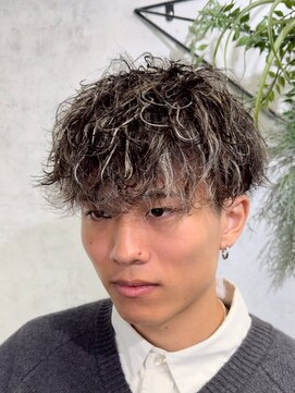 ハーシーバイアポロ 相模大野(HERSHE by apollo) MEN’S HAIR/ブルーブラック/フェザーパーマ/ハイライト