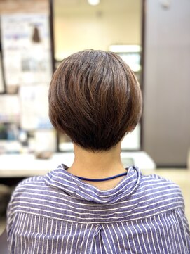ナチュラルブラウン/前下りショートレイヤースタイル