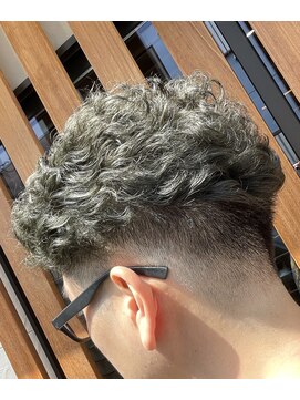 ベルード(bellood) フェード風パーマ