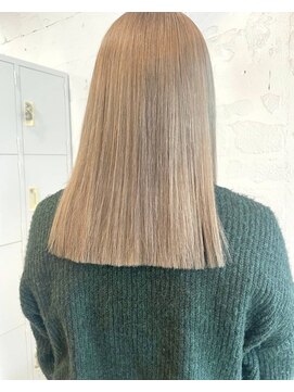 エム(EM) ホワイトベージュ切りっぱなしロング