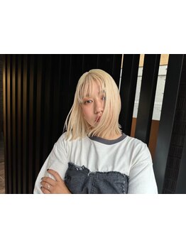 【ブリーチダブルカラー/ LOA by sizuk】"ボブ"×"ハイトーン"で軽さを出し、自宅でも再現しやすいヘアに