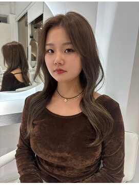 透明感オリーブベージュ