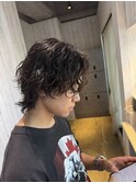 メンズミディアムウルフニュアンスシャドウパーマセンターパート