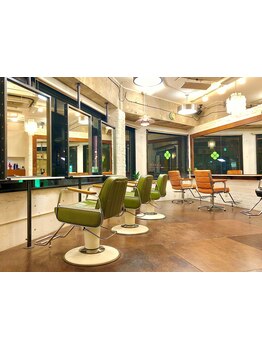 【麻布1分】OL、主婦に人気のclover。経験豊富のスタイリストがじっくり髪の状態を見て薬剤選定をし施術！