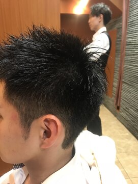 ヘアーモードキクチ 日本橋三越前店 グラデーションショートレイヤー