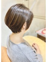 ヘアーラウンジ ハピル(Hair lounge Hapir)&nbsp;【大人ショート】耳だしショート×艶感ミルクチョコレートカラー