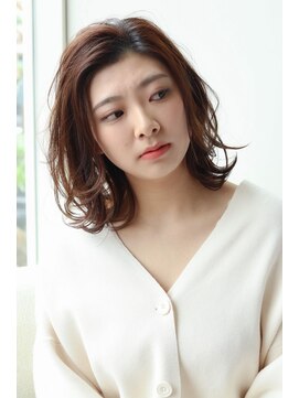 ビーワールド(B WORLD) 大人かわいいくびれエアリーミディミディアム【藤枝/髪質改善】