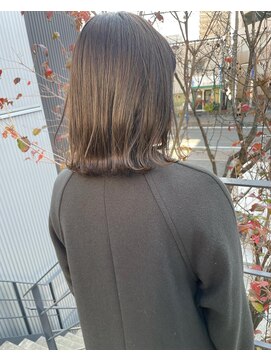 ツイギー 宮西店(TWiGGY) 透明感オリーブカラーに外ハネミディ