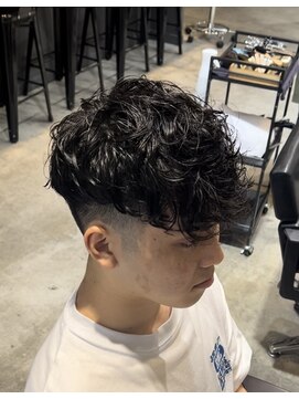 ハングアウト(Hangout) スペインカール/メンズパーマ/フェードカット/外国人風