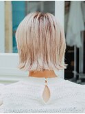 切りっぱなしボブ/ハイトーン透け感カラー