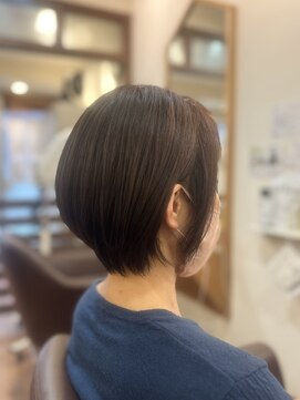 フリージア(freesia) ショートボブ/ニュアンスカラー/髪質改善トリートメント