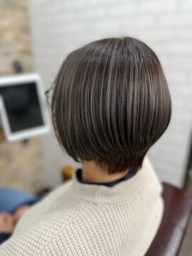 ハサミバイアトリエナガノ 千葉(8sami by atelier nagano) ショートボブ/センターパート/ツヤ髪/グラデーション/イヤリング