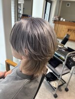 リリーエココル(LILY et cocoru)&nbsp;ウルフカット × シルバー系カラー