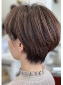 大人女性のスタイリッシュショートボブ