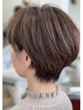 カザック(kazak) 大人女性のスタイリッシュショートボブ