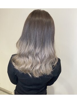 ファムバイアヴァンス(Femme by AVANCE.) ホワイトベージュ×グラデーションカラー×ホワイトシルバー