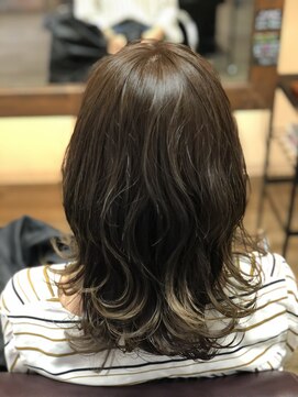 ユーリ(juli) グレージュロングボブ