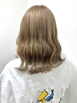 アンリ(Anli)&nbsp;《Anli KANAKO》レイヤーカット ミルクティーベージュ ブリーチ