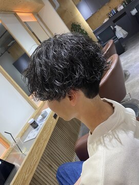 クオル 立川(QOL) 波巻きスパイラル 刈り上げマッシュ