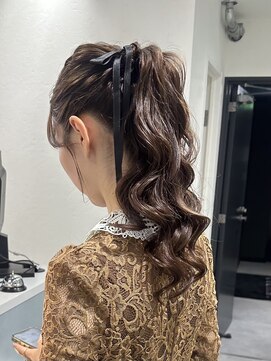 シエラ 南船場(CIERA.) ゆるふわウェーブポニーアレンジ