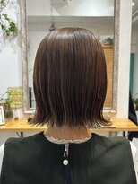 コンフィープラス(comfy plus) 艶々ヘーゼルブラウンに毛先ハネ感大人ガーリー