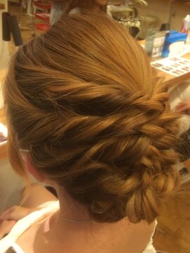 イースタジオ 六本木店(e:studio) ネジネジアップ　《　六本木　ヘアセット　》