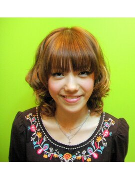 パセオ Paseo カーリーブロンド