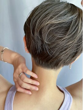 イトシテ ツーブロック×ショート×アッシュグレージュ【本多身和子】