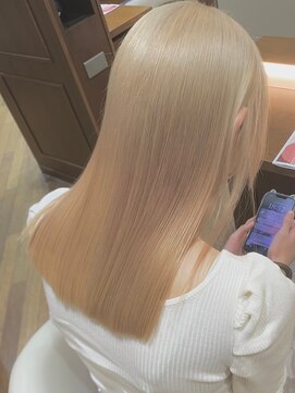 エニフォーイーストハム(Eni for eastham) 艶髪プラチナブロンド/切りっぱなしミディアム