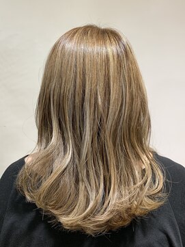 アズール 草加(azule) ハイライト　ブリーチ　ハイトーンカラー