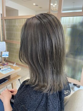 アドラーブル 長岡リップス旭岡店(adorable) 20代30代寒色系カラー艶感ストレート透明感