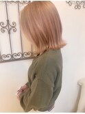 ミディアム外ハネ韓国風ブリーチバニラブロンド