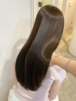 レア 表参道(L'ea)&nbsp;・大人ガーリーダークアッシュミディアムレイヤー似合わせカット