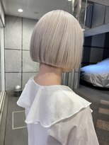 ダブ アオヤマ(DaB AOYAMA)&nbsp;ホワイトブリーチ　ホワイトヘア　ミニボブ　ホワイトブロンド