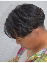 フリーク バーバーショップ 都島店(FREAK BARBER SHOP)&nbsp;黒髪ツーブロックセンターパートニュアンスフェザーパーマ