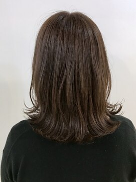 シアン(CYAN) 外ハネミディアムボブ