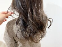 《バレイヤージュ/エアタッチ》根元から毛先までの綺麗なコントラストへ_海浜幕張