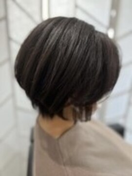 ツムグ 代官山店(TUMUGU) 小顔ショートボブ丸みショート×アッシュオリーブ白髪ぼかし