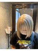 ダブルカラーブロンドベージュケアブリーチハイトーンミニボブ