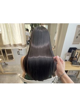 ダメージを抑えた地毛風ナチュラルな縮毛矯正*カラー施術同時で可能な髪質改善メニューも◎[レイヤー]